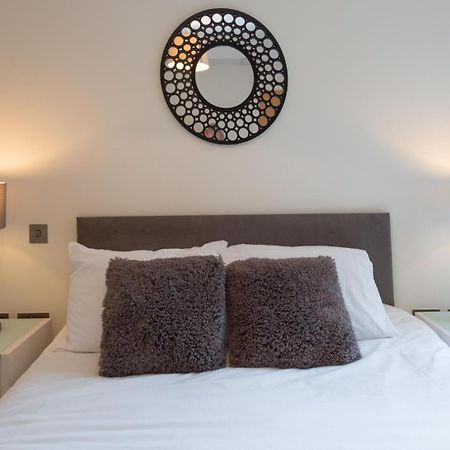 Central Tower Bridge Apartment London Room photo