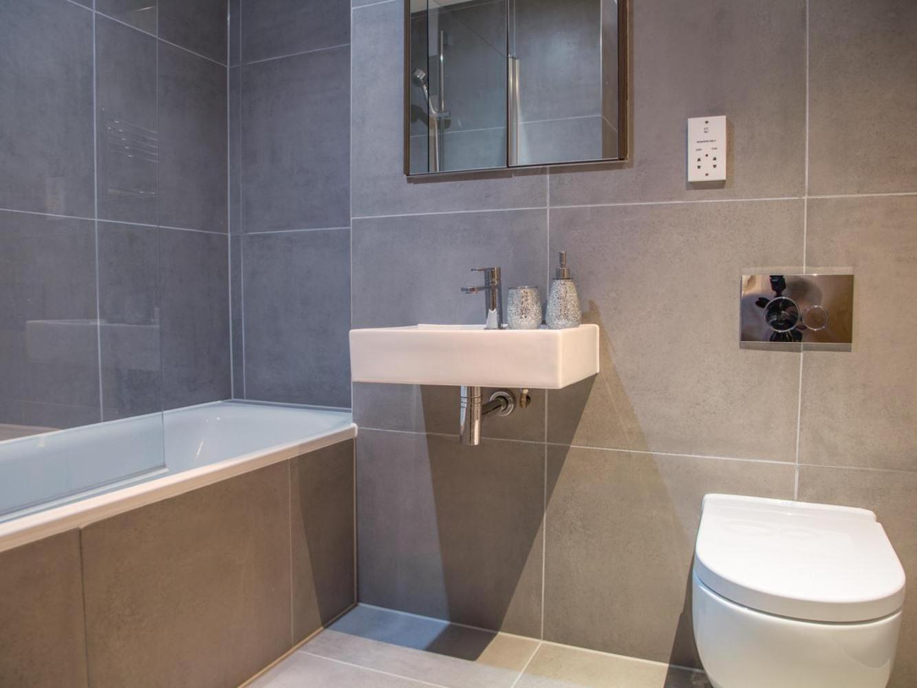 Central Tower Bridge Apartment London Room photo