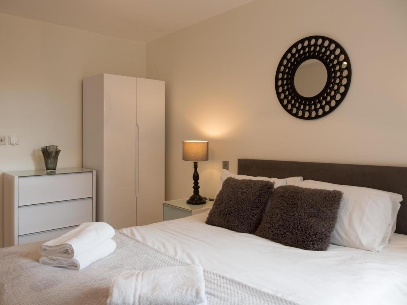Central Tower Bridge Apartment London Room photo