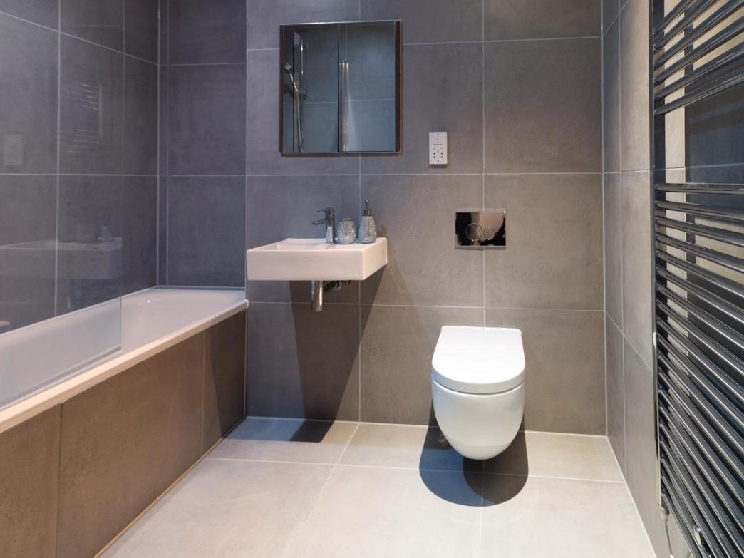 Central Tower Bridge Apartment London Room photo